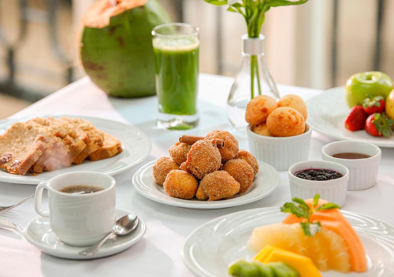 Gran Estanplaza Berrini Hotel Сао Паоло Екстериор снимка A selection of Brazilian breakfast foods