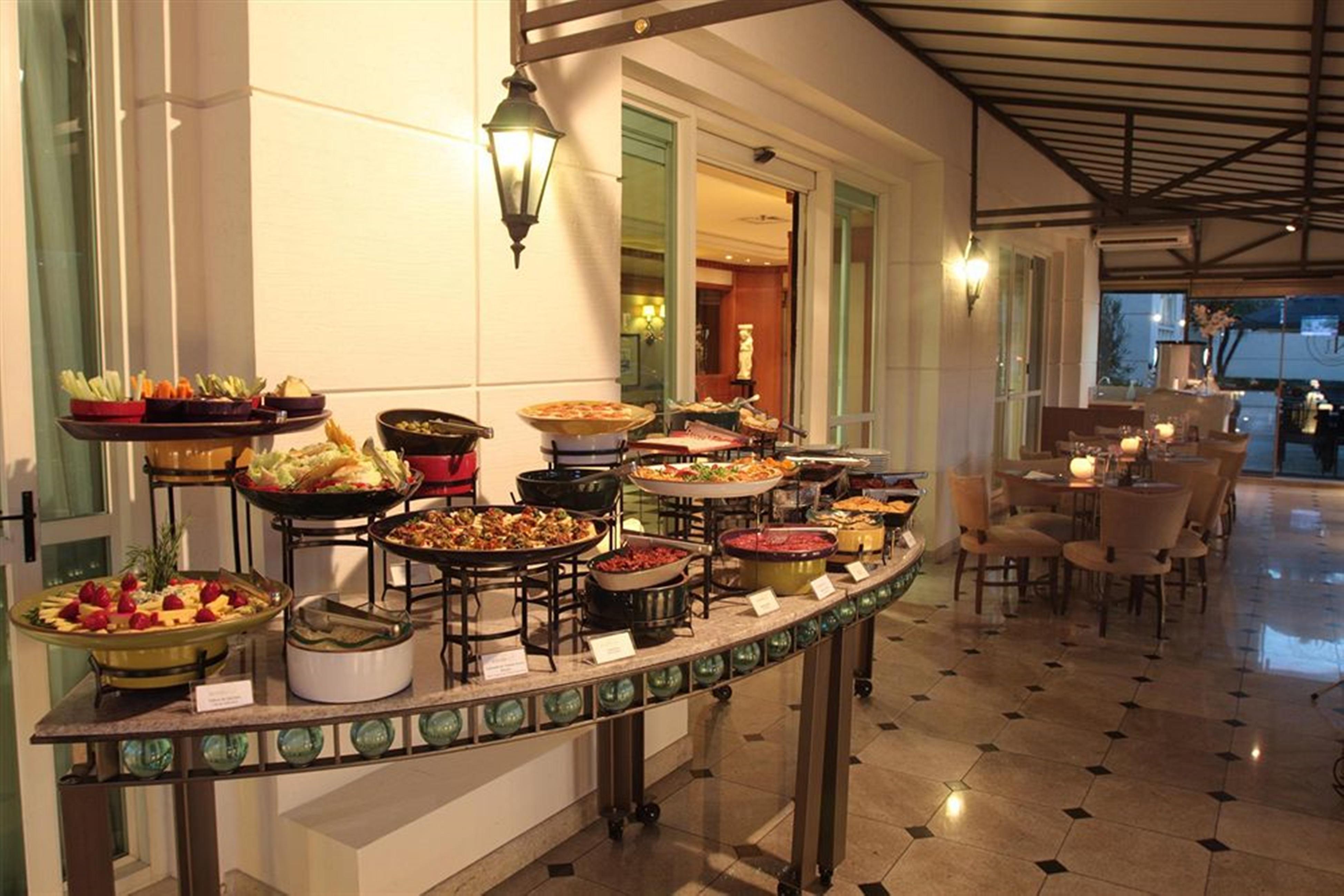 Gran Estanplaza Berrini Hotel Сао Паоло Екстериор снимка A buffet at a hotel