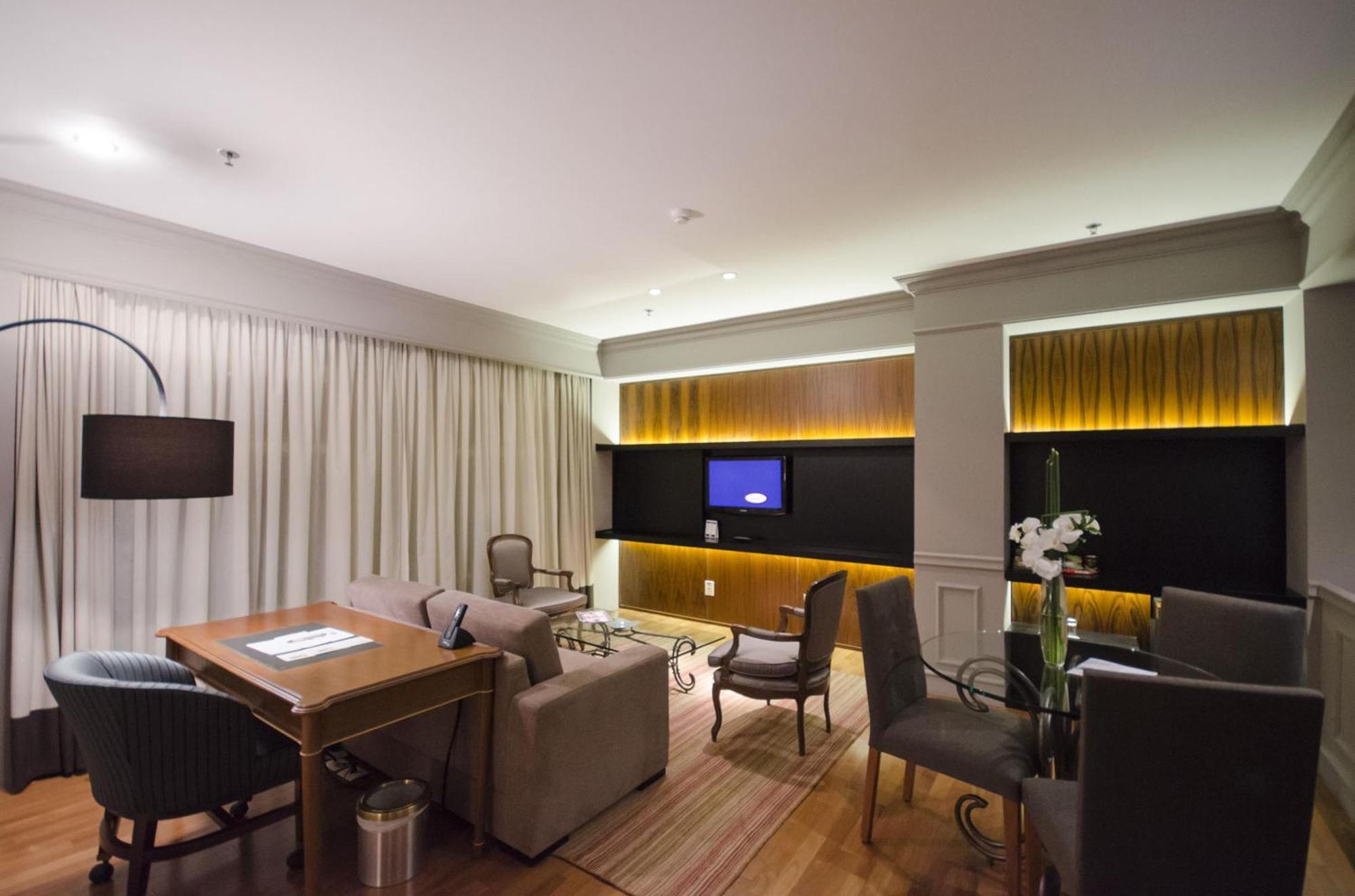 Gran Estanplaza Berrini Hotel Сао Паоло Стая снимка A living room in a suite at the Mandarin Oriental, Santiago